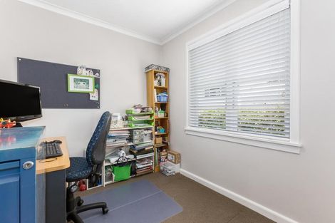 Photo of property in 3 Romney Square, Tawa, Wellington, 5028