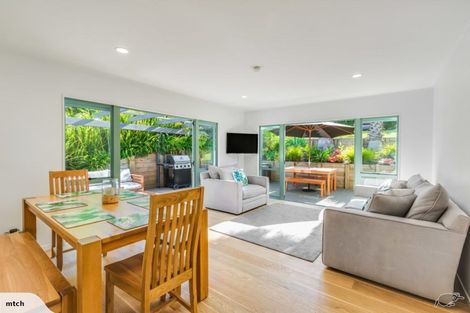Photo of property in 1/39 Seaton Road, Murrays Bay, Auckland, 0630