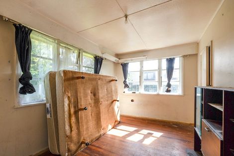 Photo of property in 77 Mould Street, Waitara, 4320