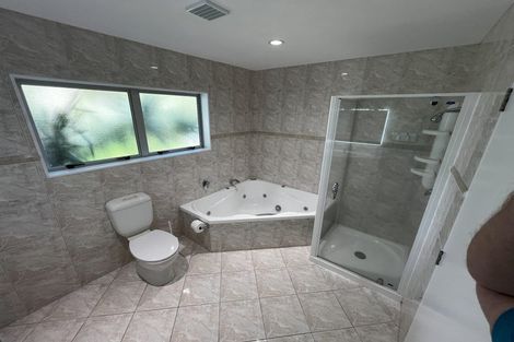 Photo of property in 13 Ellangowan Road, Waiake, Auckland, 0630