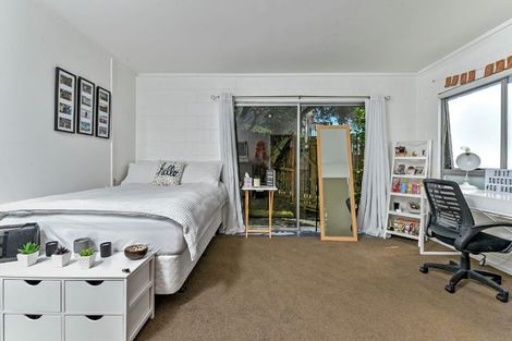 Photo of property in 1/305 East Coast Road, Mairangi Bay, Auckland, 0630