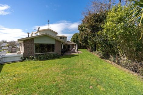 Photo of property in 14 Essendon Court, Glenview, Hamilton, 3206