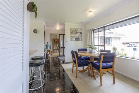 Photo of property in 95 John F Kennedy Drive, Milson, Palmerston North, 4414