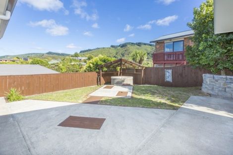 Photo of property in 4 Ronald Scott Grove, Riverstone Terraces, Upper Hutt, 5018