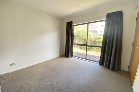 Photo of property in 1/76 Target Road, Totara Vale, Auckland, 0629