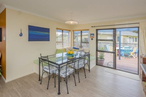 Photo of property in 35 Te Kiri Street, Himatangi Beach, Foxton, 4891