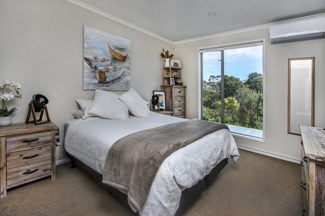Photo of property in 9s Clearwater Cove, West Harbour, Auckland, 0618