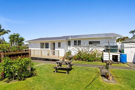 Photo of property in 35 Fairway Avenue, Red Beach, 0932