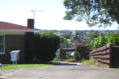 Photo of property in 3/617 Beach Road, Rothesay Bay, Auckland, 0630