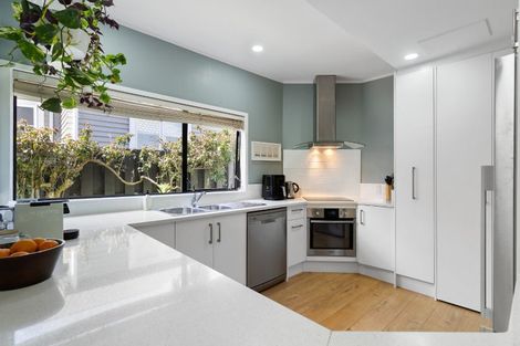 Photo of property in 17a Horotutu Road, Greenlane, Auckland, 1061