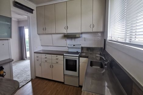 Photo of property in 32 Woodford Avenue, Henderson, Auckland, 0610