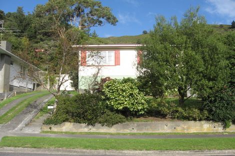 Photo of property in 3 Holmes Grove, Naenae, Lower Hutt, 5011
