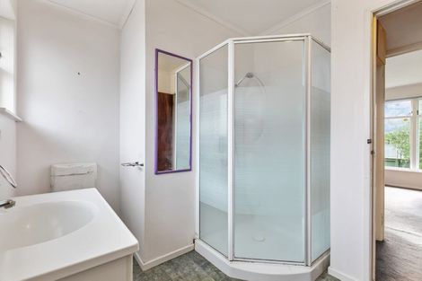 Photo of property in 2/16 Ramillies Place, Glenfield, Auckland, 0629