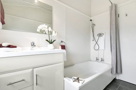 Photo of property in 1/217 Eskdale Road, Birkenhead, Auckland, 0626