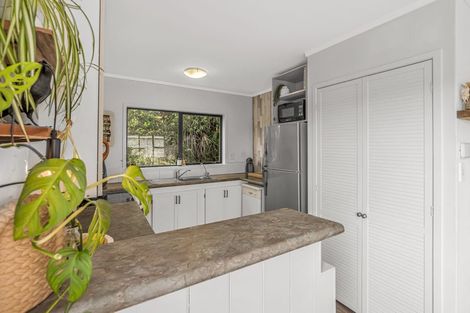 Photo of property in 6 Rautawhiri Road, Helensville, 0800