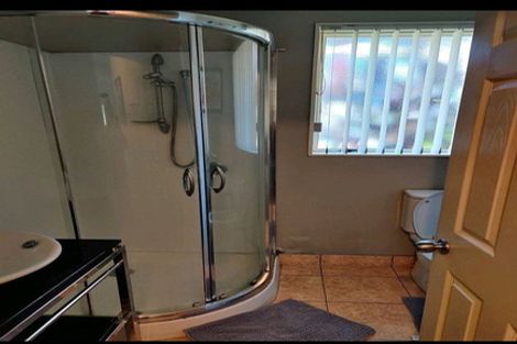 Photo of property in 404a Te Atatu Road, Te Atatu Peninsula, Auckland, 0610