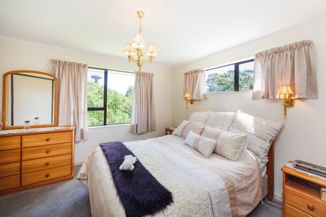 Photo of property in 9 Hillgrove Place, Fitzherbert, Palmerston North, 4410