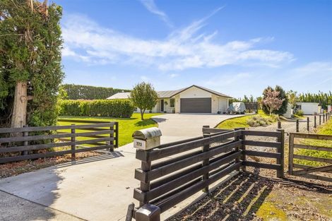Photo of property in 773 Waitakere Road, Kumeu, 0891