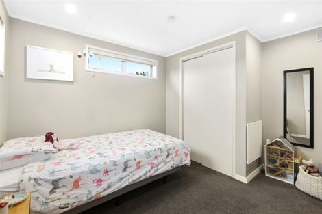 Photo of property in 1/27 Kiteroa Terrace, Rothesay Bay, Auckland, 0630