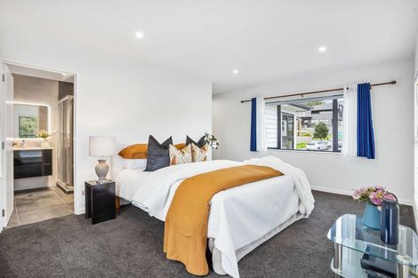 Photo of property in 1 Arataki Way, Glen Eden, Auckland, 0602