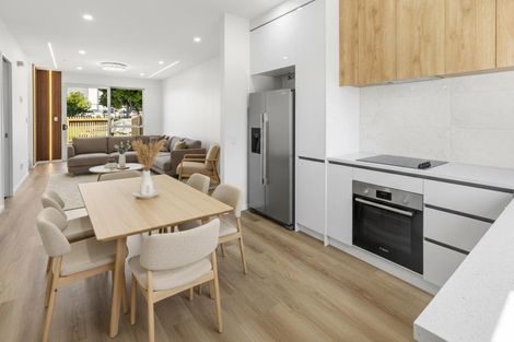 Photo of property in 2a Feasegate Street, Manurewa, Auckland, 2102