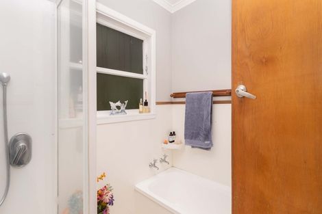 Photo of property in 24a Lyndhurst Road, Tawa, Wellington, 5028