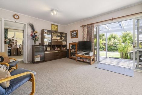 Photo of property in 4 Bayside Avenue, Te Atatu Peninsula, Auckland, 0610