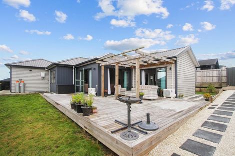 Photo of property in 13 Okohaka Avenue, Glenbrook, Waiuku, 2681