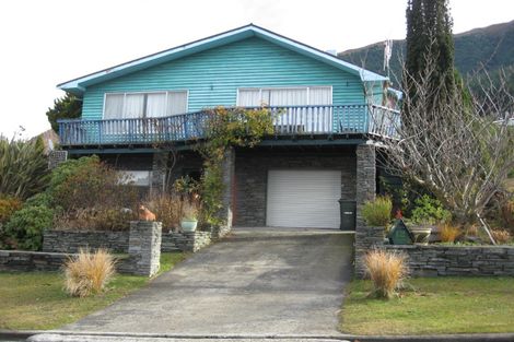Photo of property in 12 Avalon Crescent, Fernhill, Queenstown, 9300