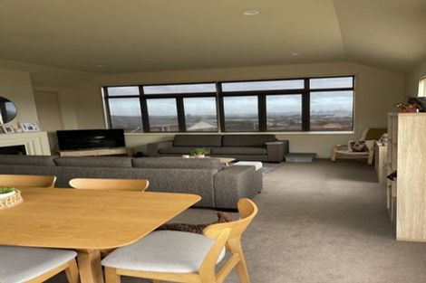 Photo of property in 1/170 East Coast Road, Forrest Hill, Auckland, 0620