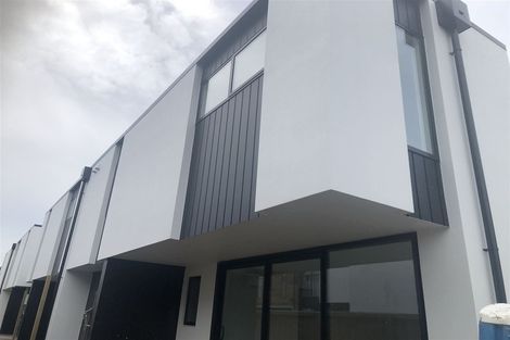 Photo of property in 2/10 Bishop Street, Green Bay, Auckland, 0604