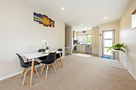 Photo of property in 28/11 Ray Small Drive, Papakura, 2110