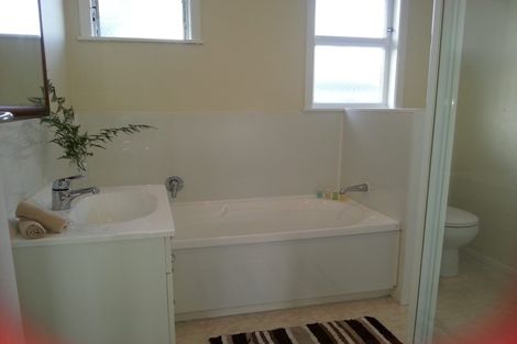 Photo of property in 4 Cargill Street, Papakura, 2110