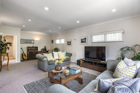 Photo of property in 16 Deane Avenue, Titirangi, Auckland, 0604