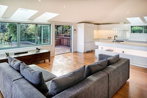 Photo of property in 21 Dillon Street, Lowry Bay, Lower Hutt, 5013