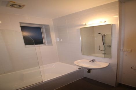 Photo of property in 83a Sunset Road, Totara Vale, Auckland, 0632