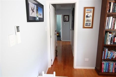 Photo of property in 64 Taupo Street, Green Bay, Auckland, 0604