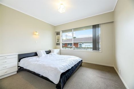 Photo of property in 2/69 Hepburn Road, Glendene, Auckland, 0602