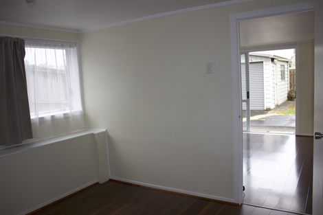 Photo of property in 27 Pipitea Place, Massey, Auckland, 0614