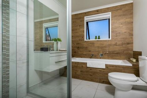 Photo of property in 2 Ruth Craig Place, Stanmore Bay, Whangaparaoa, 0932