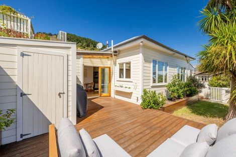 Photo of property in 4 Ripon Street, Lyttelton, 8082