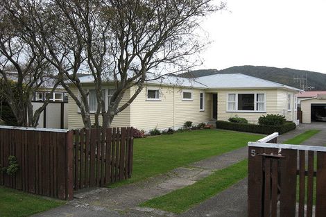 Photo of property in 5 Miles Crescent, Wainuiomata, Lower Hutt, 5014