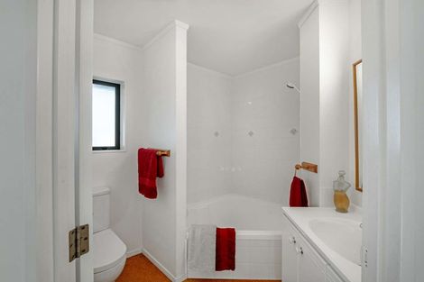 Photo of property in 1/114 The Circle, Manly, Whangaparaoa, 0930