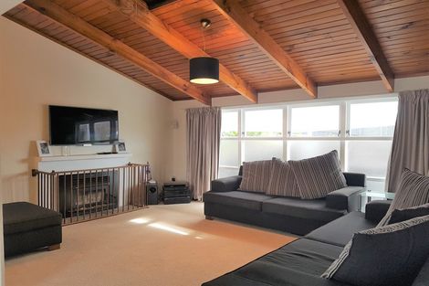 Photo of property in 8 Peter Terrace, Castor Bay, Auckland, 0620