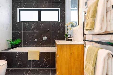 Photo of property in 10 Cutfield Lane, Kumeu, 0810