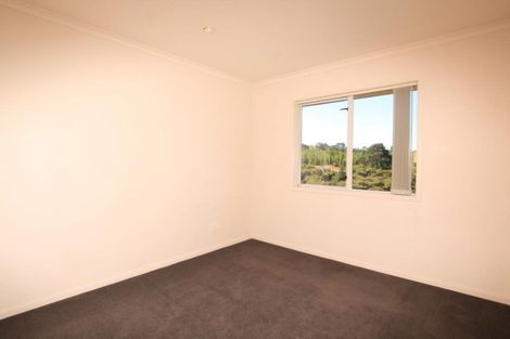 Photo of property in 74 George Deane Place, Greenhithe, Auckland, 0632