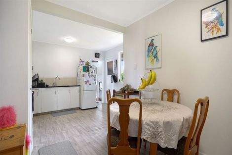 Photo of property in 13 Vodanovich Road, Te Atatu South, Auckland, 0610