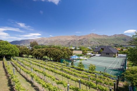 Photo of property in 259 Beacon Point Road, Wanaka, 9305