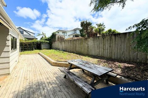 Photo of property in 6a Cambric Place, Botany Downs, Auckland, 2010