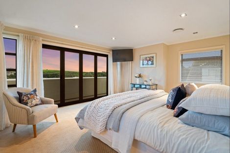 Photo of property in 10 Ronaki Road, Mission Bay, Auckland, 1071